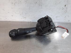 Used Indicator switch Renault Twingo III (AH) 1.0 SCe 75 12V Price € 54,45 Inclusive VAT offered by Autohandel Didier