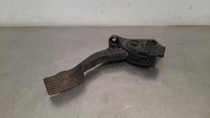 Used Accelerator pedal Mitsubishi L-200 2.4 Clean Diesel 4WD Price on request offered by Autohandel Didier