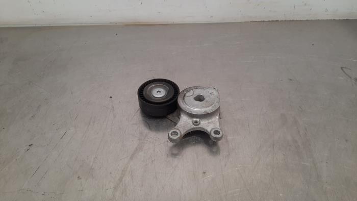 Usados Rodillo tensor correa múltiple Mercedes A-Klasse AMG (177.0) 2.0 A-35 AMG Turbo 16V 4Matic Precio € 24,20 IVA incluido ofrecido por Autohandel Didier