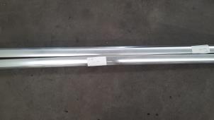 Used Roof rail kit Peugeot 3008 II (M4/MC/MJ/MR) 1.2 12V e-THP PureTech 130 Price € 163,35 Inclusive VAT offered by Autohandel Didier