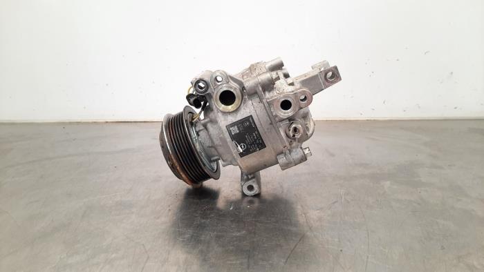 Air conditioning pump from a Opel Astra K Sports Tourer 1.5 CDTi 105 12V 2021