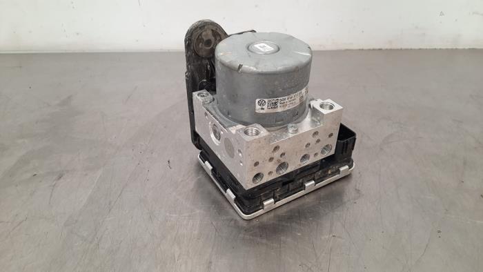 ABS pump from a Skoda Kodiaq 1.5 TSI 150 ACT 16V 2022