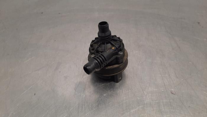 Begagnade Extra vattenpump Mercedes A (177.0) 1.5 A-180d Pris € 48,40 Inklusive moms erbjuds av Autohandel Didier