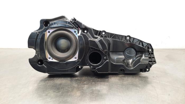 Używane Subwoofer Audi RS 6 Avant (C7) 4.0 V8 TFSI Performance 32V Cena € 296,45 Z VAT oferowane przez Autohandel Didier
