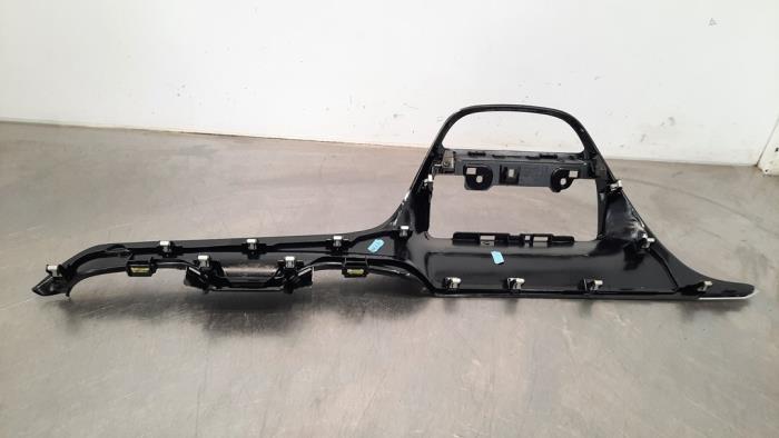 Embellecedore para tablero de instrumentos de un Peugeot 208 I (CA/CC/CK/CL) 1.5 BlueHDi 100 2019