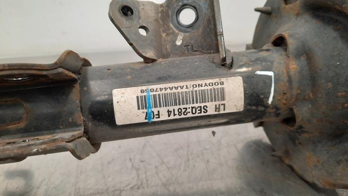 Fronts shock absorber, left from a Kia Picanto (TA) 1.0 12V 2017