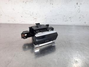 Used Parking brake switch Citroen C4 Picasso (3D/3E) 2.0 Blue HDI 150 Price € 42,35 Inclusive VAT offered by Autohandel Didier