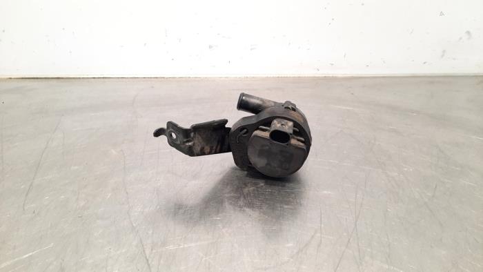 Begagnade Extra vattenpump Mercedes C (W205) C-250 2.2 CDI 16V BlueTEC, C-250d Pris € 36,30 Inklusive moms erbjuds av Autohandel Didier