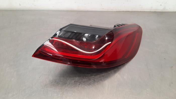 Taillight, right from a BMW 8 serie Gran Coupe (G16) 840d xDrive 24V 2020