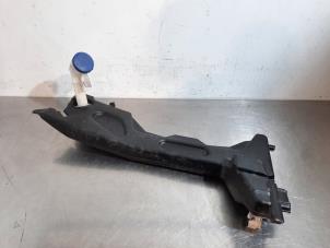 Used Front windscreen washer reservoir Citroen C4 Picasso (3D/3E) 2.0 Blue HDI 150 Price € 42,35 Inclusive VAT offered by Autohandel Didier