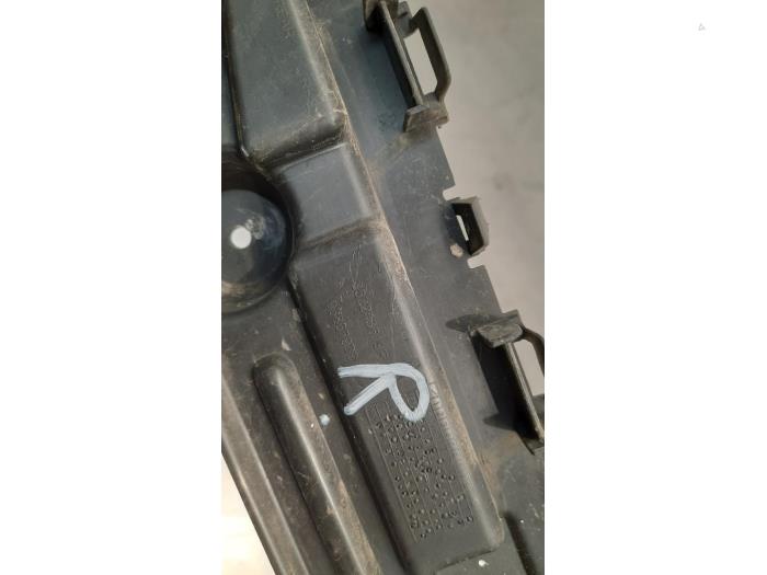 Rear bumper bracket, right from a Renault Trafic (1FL/2FL/3FL/4FL) 2.0 dCi 16V 120 2021