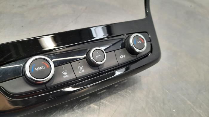 Air conditioning control panel from a Opel Mokka 1.2 Turbo 12V 2023