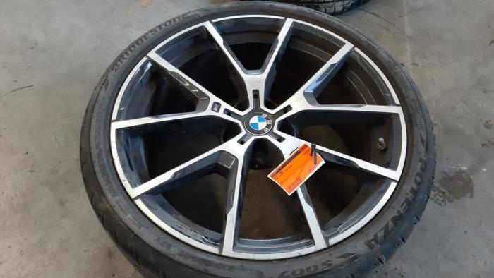 Wheel + tyre from a BMW 8 serie Gran Coupe (G16) 840d xDrive 24V 2020