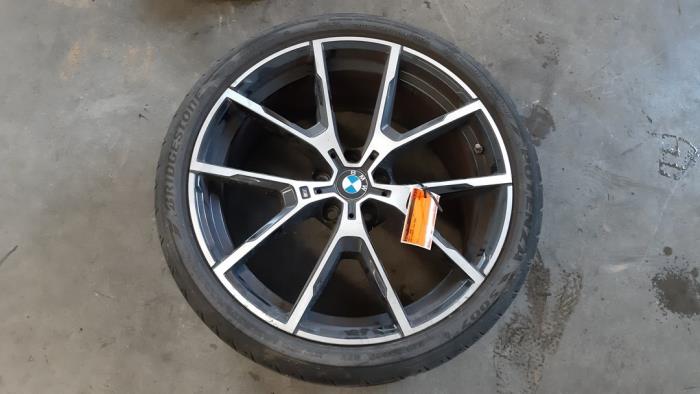 Jante + pneumatique d'un BMW 8 serie Gran Coupe (G16) 840d xDrive 24V 2020