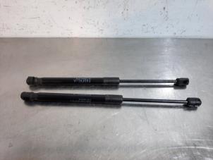 Used Set of bonnet gas struts BMW 2 serie Active Tourer (F45) 218i 1.5 TwinPower Turbo 12V Price € 30,25 Inclusive VAT offered by Autohandel Didier
