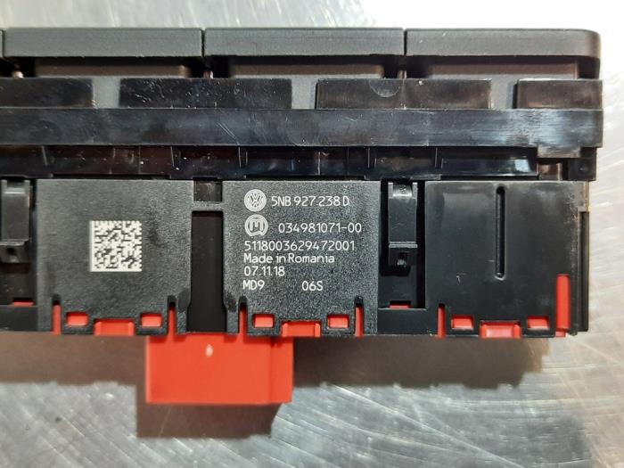 PDC switch from a Volkswagen Tiguan (AD1) 1.5 TSI 16V Evo BlueMotion Technology 2019