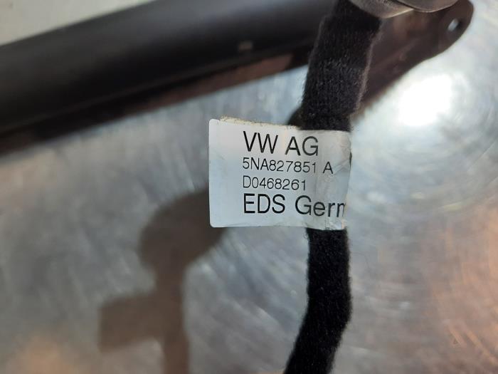 Gasdämpferset Kofferraumklappe van een Volkswagen Tiguan (AD1) 1.5 TSI 16V Evo BlueMotion Technology 2019