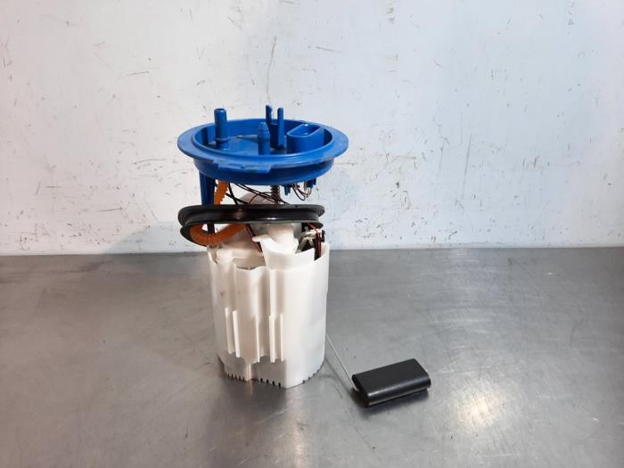 Electric fuel pump from a Volkswagen Tiguan (AD1) 1.5 TSI 16V Evo BlueMotion Technology 2019