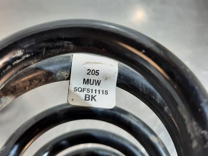 Ressort de flexion arrière d'un Volkswagen Tiguan (AD1) 1.5 TSI 16V Evo BlueMotion Technology 2019