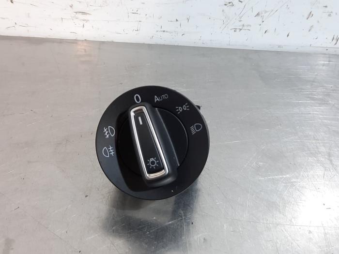 Commutateur lumière d'un Volkswagen Tiguan (AD1) 1.5 TSI 16V Evo BlueMotion Technology 2019