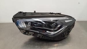 Używane Reflektor lewy Mercedes CLA Shooting Brake (118.6) 2.0 CLA-200d Cena € 949,85 Z VAT oferowane przez Autohandel Didier