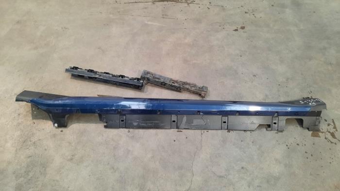 Door sill right from a BMW X1 (F48) xDrive 20d 2.0 16V 2018