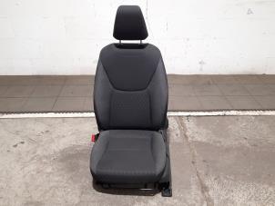 Używane Fotel lewy Toyota Yaris IV (P21/PA1/PH1) 1.5 12V Hybrid 115 Cena € 223,85 Z VAT oferowane przez Autohandel Didier