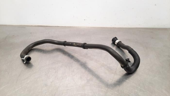 Radiator hose from a Opel Combo Life/Tour 1.5 CDTI 100 2021