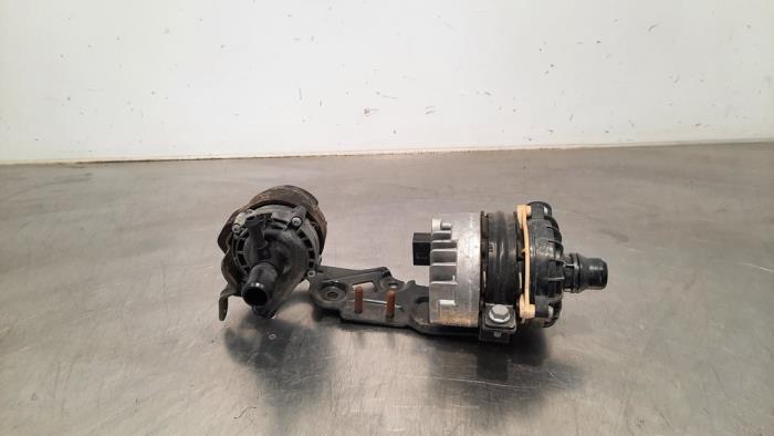 Begagnade Extra vattenpump Mercedes S (222.0/222.1) 3.0 S-400d 4-Matic Pris € 229,90 Inklusive moms erbjuds av Autohandel Didier