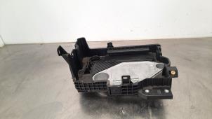 Used Battery box Renault Captur II (RJB) 1.3 TCE 130 16V Price € 36,30 Inclusive VAT offered by Autohandel Didier