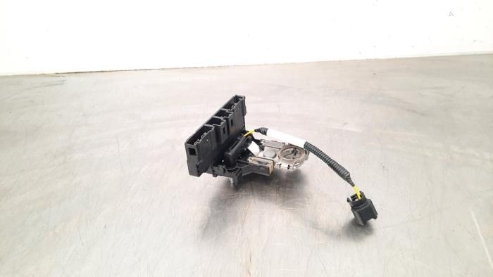 Używane Biegun akumulator Renault Captur II (RJB) 1.3 TCE 130 16V Cena € 36,30 Z VAT oferowane przez Autohandel Didier