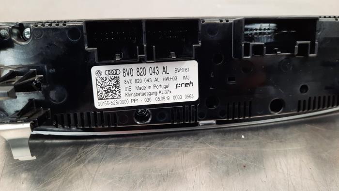Panel sterowania klimatyzacji z Audi A3 Sportback (8VA/8VF) 1.5 35 TFSI 16V 2019