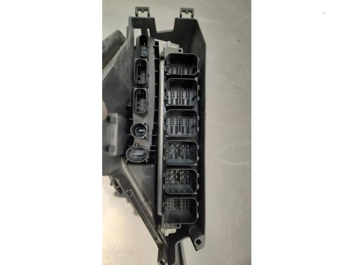 Ordinateur gestion moteur d'un BMW 2 serie Gran Tourer (F46) 216d 1.5 TwinPower Turbo 12V 2019
