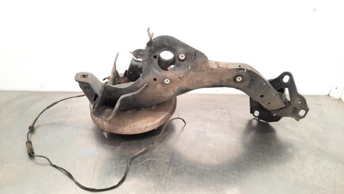 Knuckle, rear left from a BMW 2 serie Active Tourer (F45) 216d 1.5 TwinPower Turbo 12V 2019