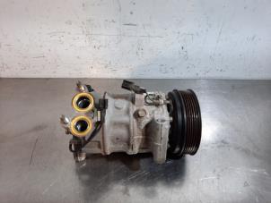 Used Air conditioning pump Volvo V40 Cross Country (MZ) 2.0 D3 16V Price € 127,05 Inclusive VAT offered by Autohandel Didier