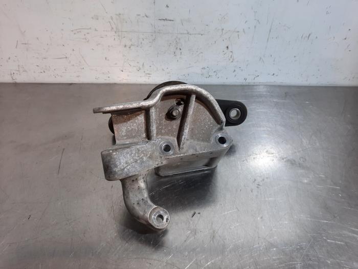 Volvo V40 Cross Country (MZ) 2.0 D3 16V Engine mounts stock