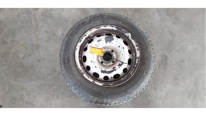 Wheel + tyre from a Peugeot Partner (GC/GF/GG/GJ/GK) 1.6 BlueHDi 100 2018