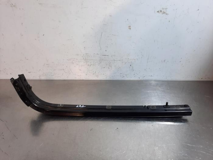Sliding door bottom rail