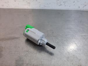 Used Brake light switch Renault Megane IV (RFBB) 1.3 TCe 140 16V Price € 24,20 Inclusive VAT offered by Autohandel Didier