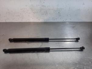 Used Set of gas struts for boot Renault Megane IV (RFBB) 1.3 TCe 140 16V Price € 42,35 Inclusive VAT offered by Autohandel Didier