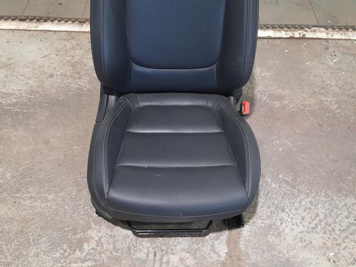 Fotel prawy z Kia Stonic (YB) 1.0i T-GDi 12V 2018