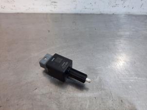 Used Brake light switch Kia Stonic (YB) 1.0i T-GDi 12V Price on request offered by Autohandel Didier