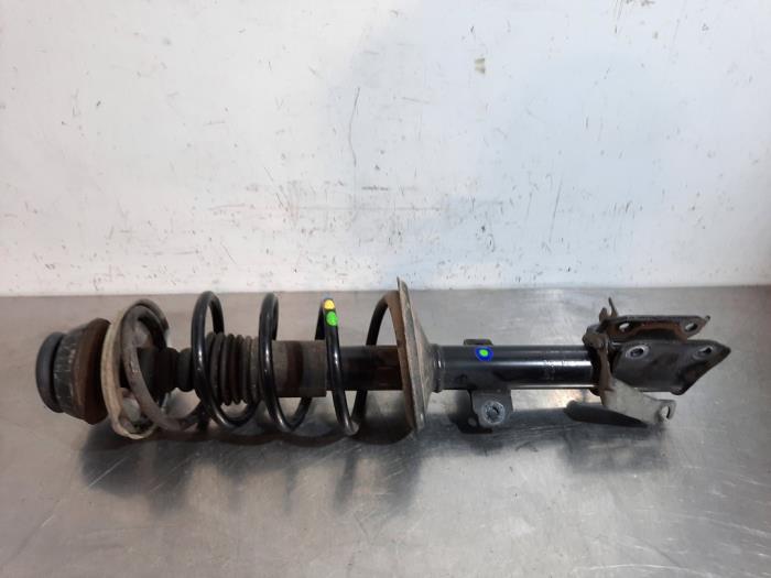 Fronts shock absorber, left from a Dacia Duster (SR) 1.0 TCE 12V 2022