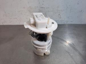 Used Electric fuel pump Dacia Duster (SR) 1.0 TCE 12V Price € 127,05 Inclusive VAT offered by Autohandel Didier