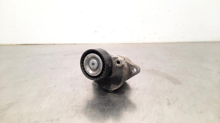 Usados Rodillo tensor correa múltiple Opel Vivaro 2.0 Diesel 145 Precio € 18,15 IVA incluido ofrecido por Autohandel Didier