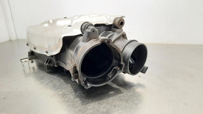 Cuerpo de filtro de aire de un Mercedes-Benz GLC (X253) 2.2 220d 16V BlueTEC 4-Matic 2018