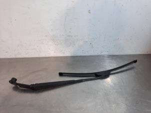 Used Front wiper arm Mitsubishi Pajero Hardtop (V6/7) 3.2 DI-D 16V Price on request offered by Autohandel Didier