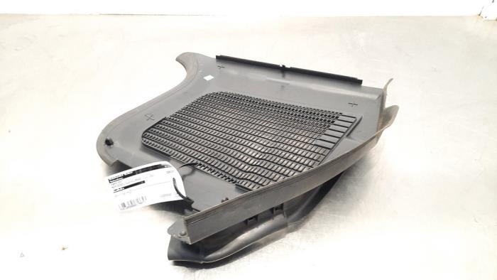 Cowl top grille from a Mercedes-Benz GLE (V167) 350de 2.0 Turbo 16V 4-Matic 2021