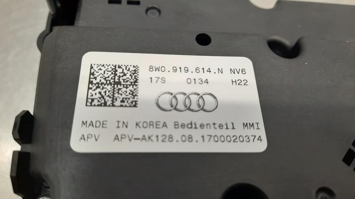 I-Drive knob from a Audi A5 Sportback (F5A/F5F) 2.0 40 TFSI Mild Hybrid 16V 2018