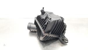 Używane Obudowa filtra powietrza BMW 1 serie (F40) 116d 1.5 12V TwinPower Cena € 66,55 Z VAT oferowane przez Autohandel Didier